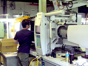 射出成形によるプラスチック（樹脂）加工が得意な神奈川県川崎市の星野工業金型倉庫